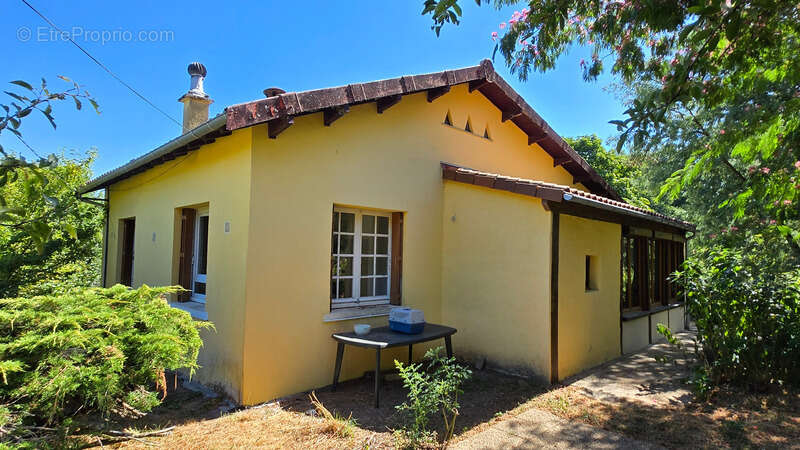 Maison à MONTROL-SENARD