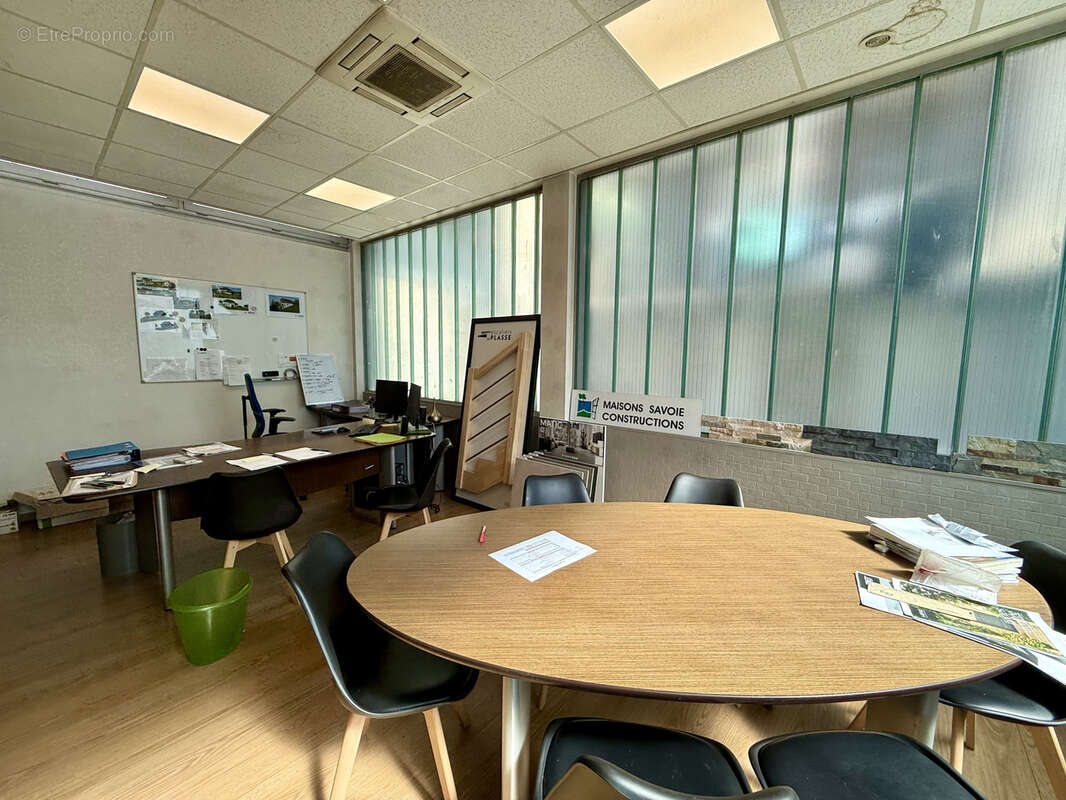 Commerce à SAINT-JEAN-DE-MAURIENNE