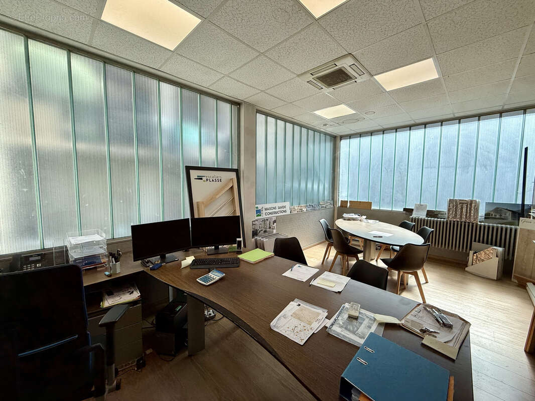 Commerce à SAINT-JEAN-DE-MAURIENNE