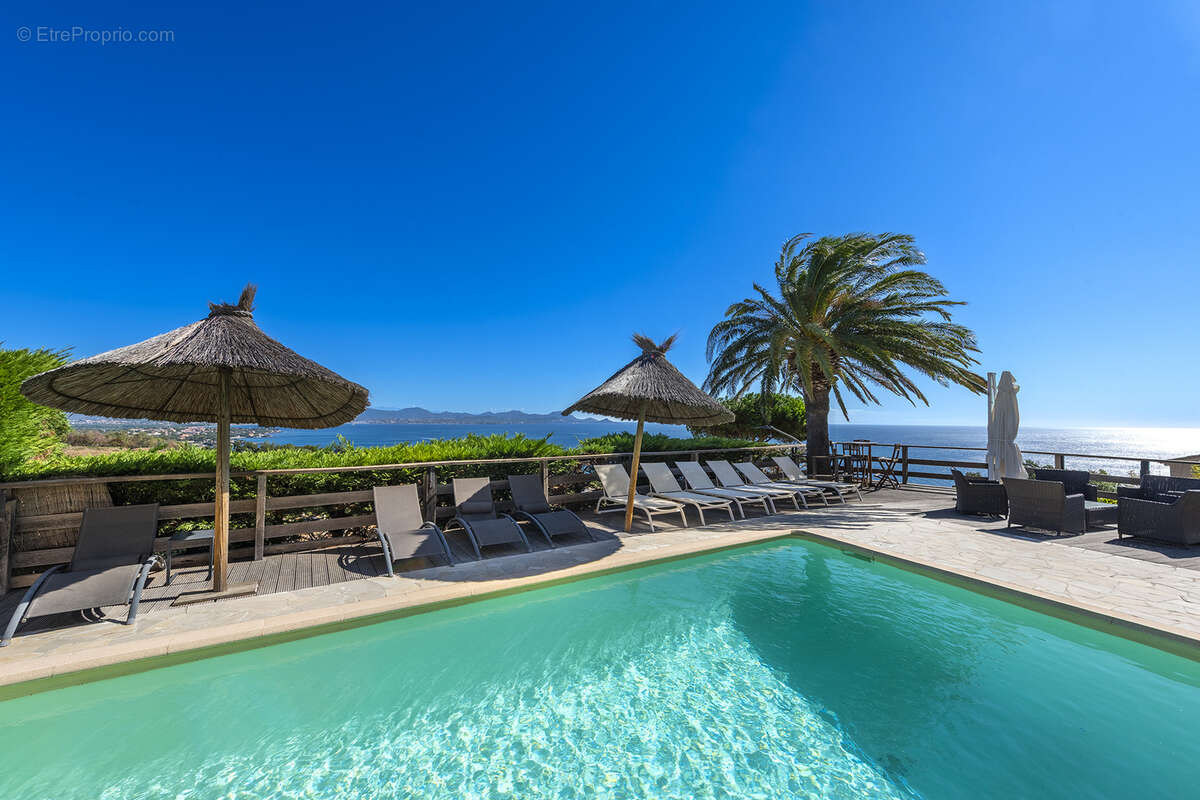 Maison à ROQUEBRUNE-SUR-ARGENS