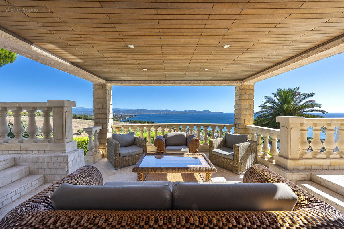 Maison à ROQUEBRUNE-SUR-ARGENS