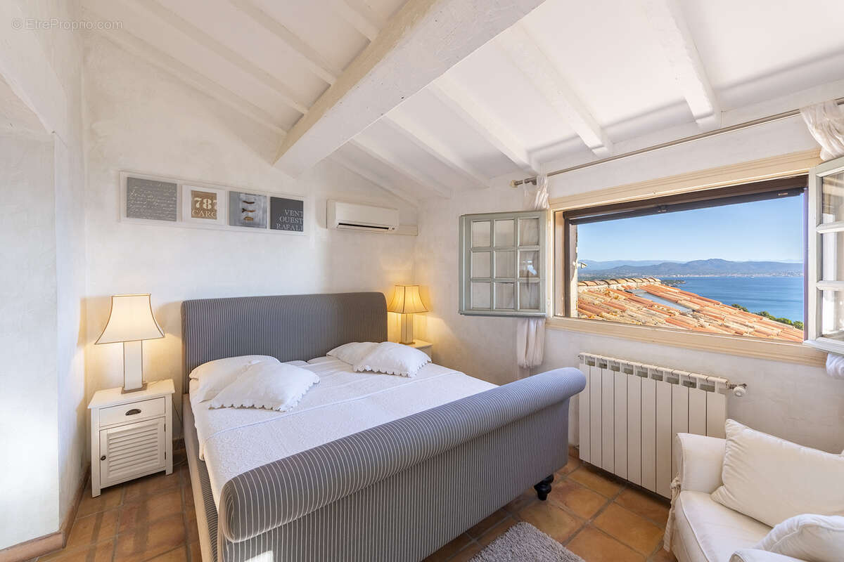 Maison à ROQUEBRUNE-SUR-ARGENS