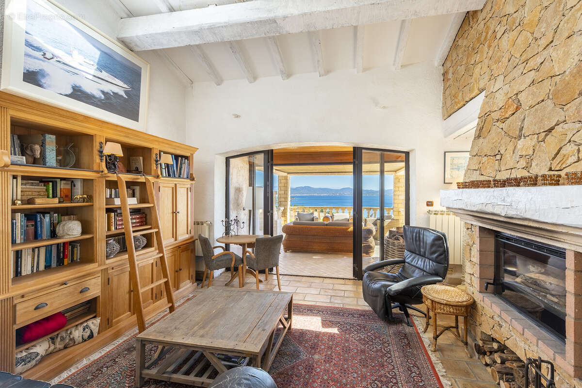 Maison à ROQUEBRUNE-SUR-ARGENS