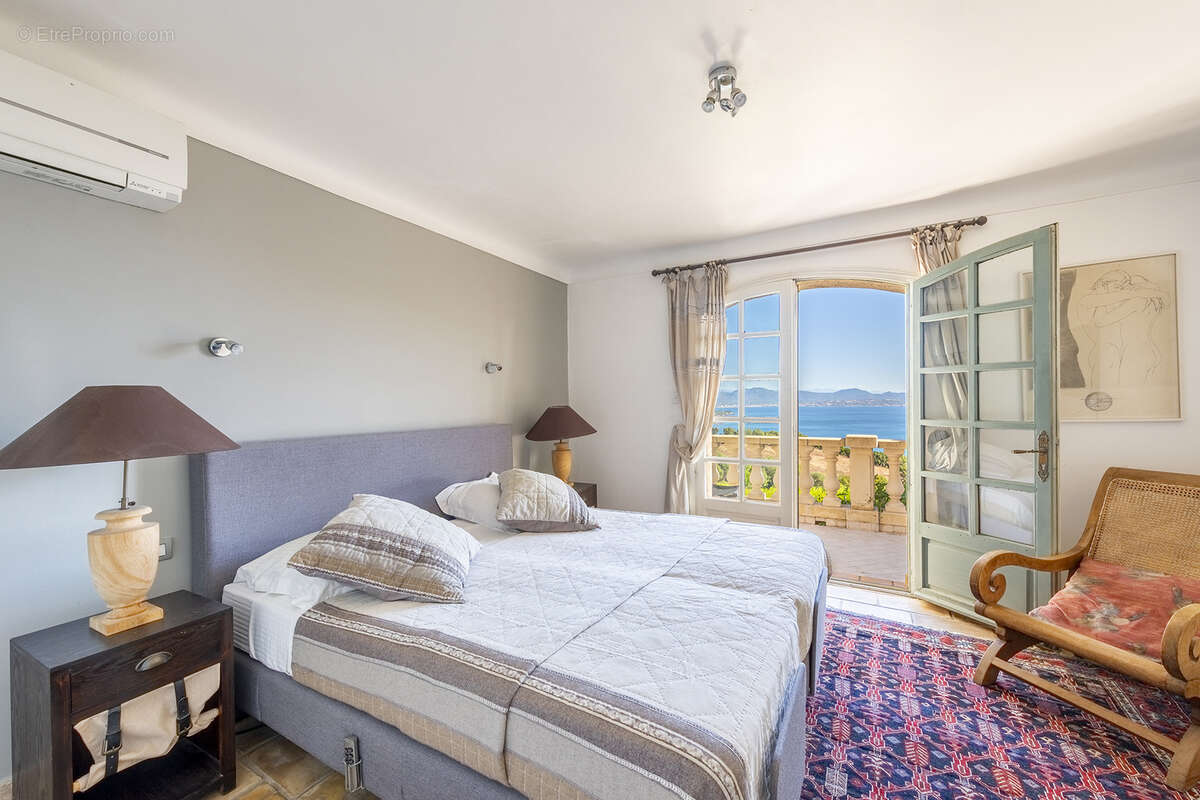 Maison à ROQUEBRUNE-SUR-ARGENS