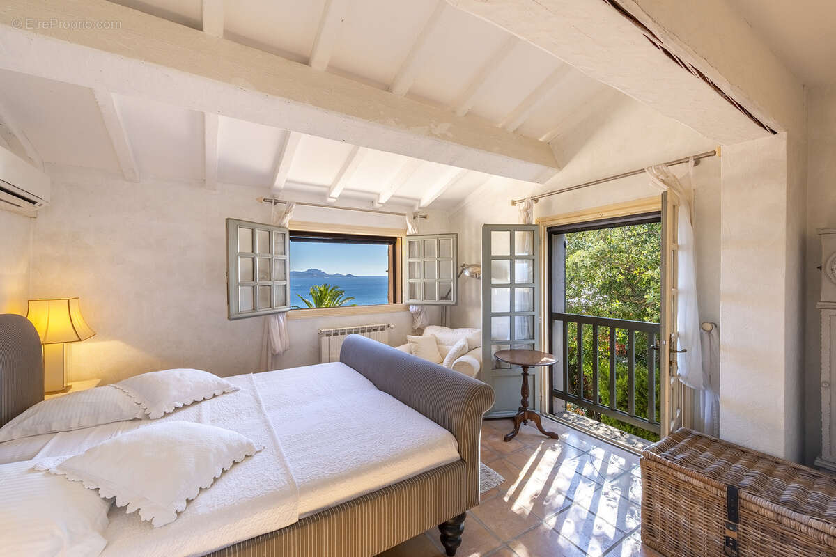 Maison à ROQUEBRUNE-SUR-ARGENS