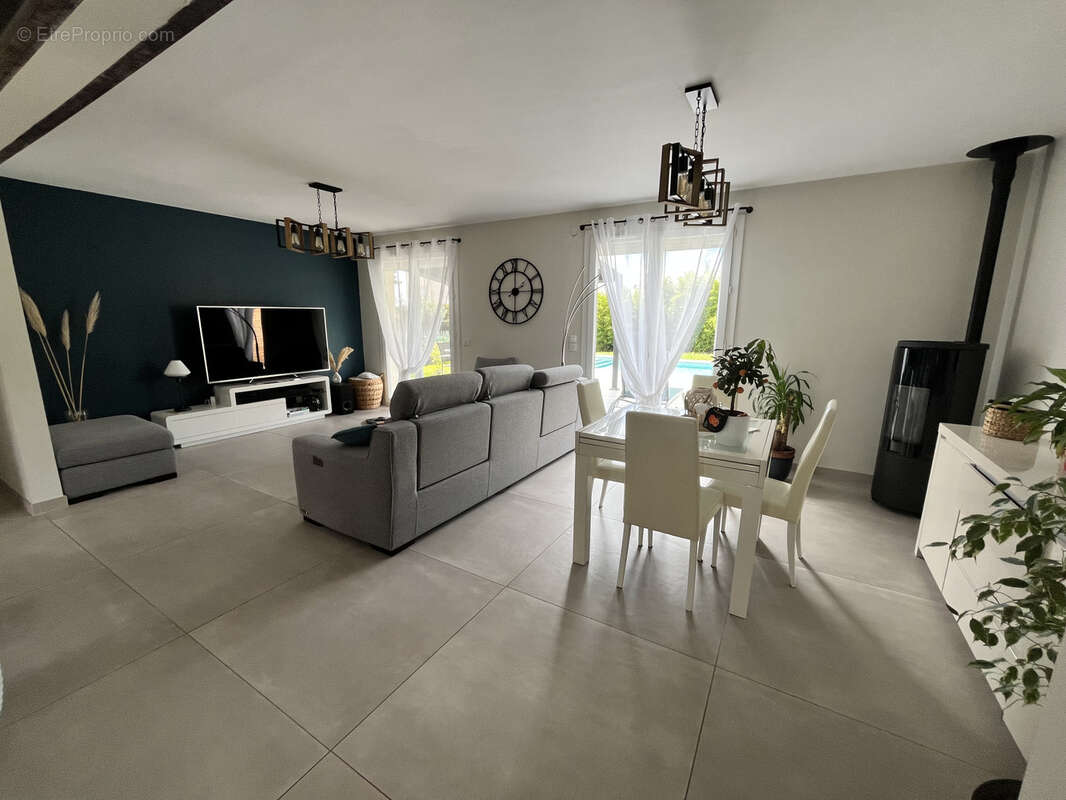 Maison à SAINT-GENEST-LERPT