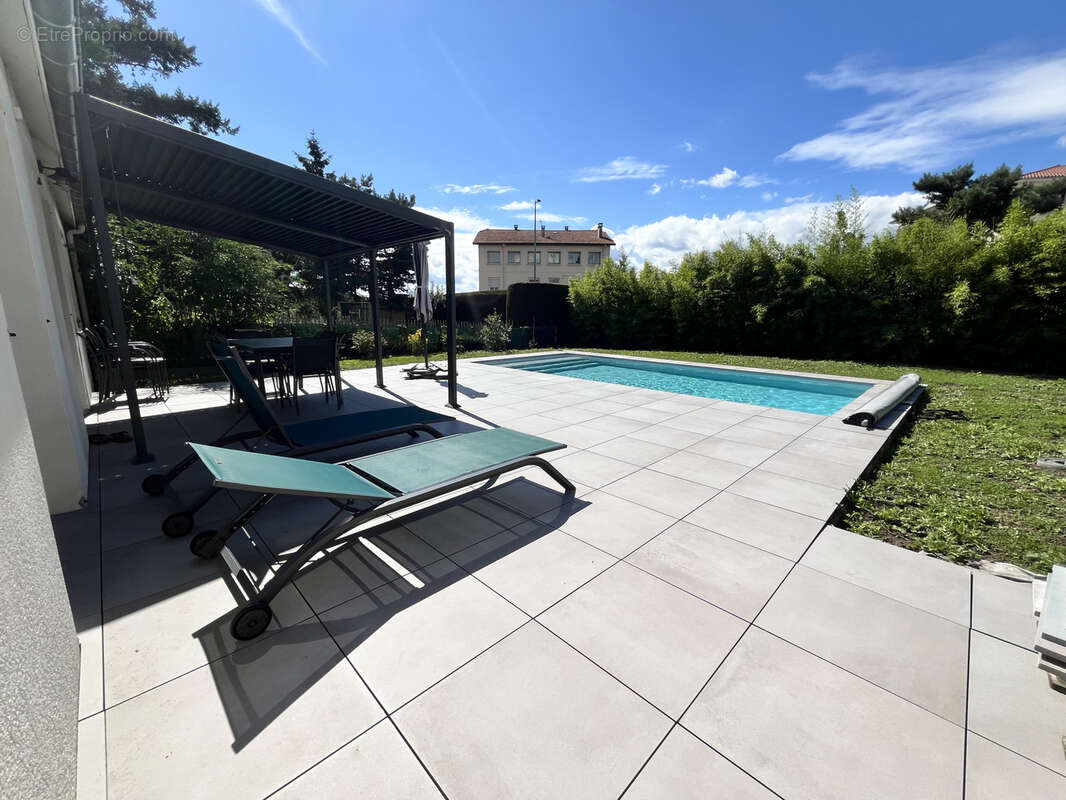 Maison à SAINT-GENEST-LERPT