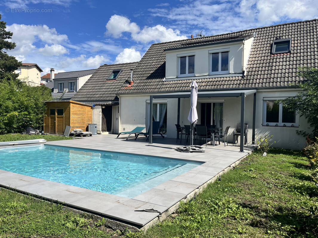 Maison à SAINT-GENEST-LERPT