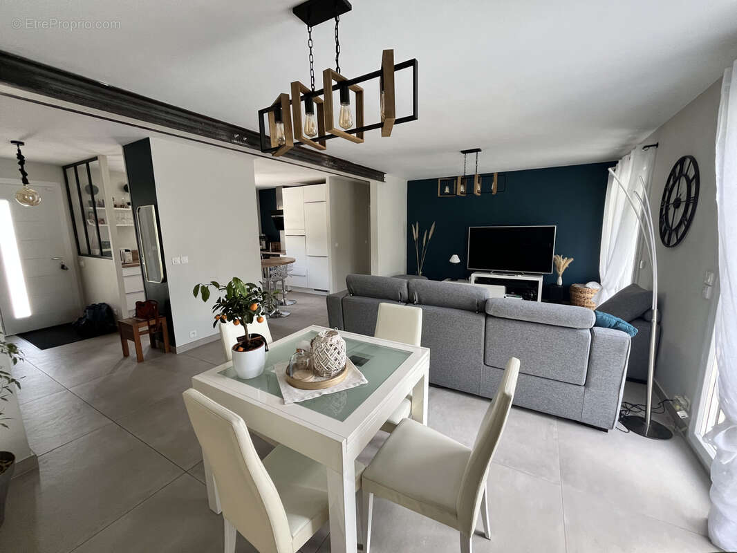 Maison à SAINT-GENEST-LERPT