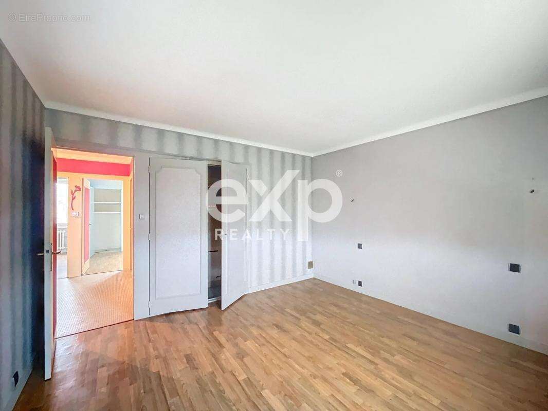 Maison à SAINT-MACAIRE-EN-MAUGES