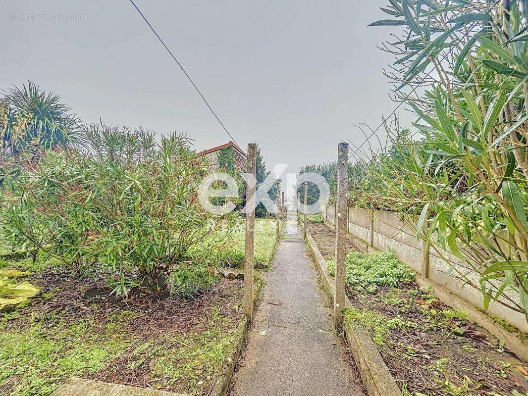 Maison à SAINT-MACAIRE-EN-MAUGES