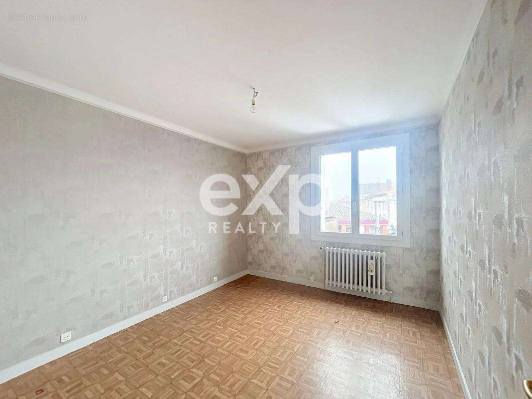 Maison à SAINT-MACAIRE-EN-MAUGES