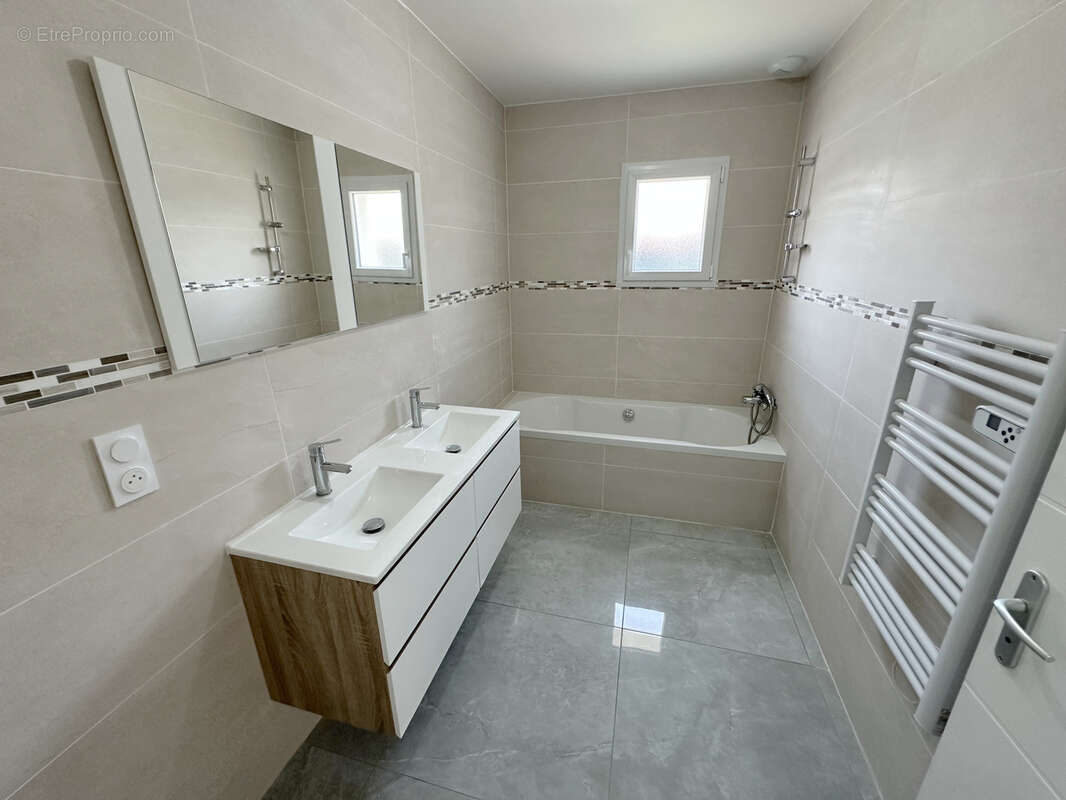 Maison à SAINTE-BAZEILLE