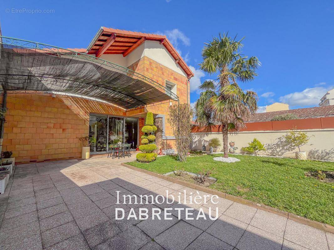 Maison à VILLEURBANNE