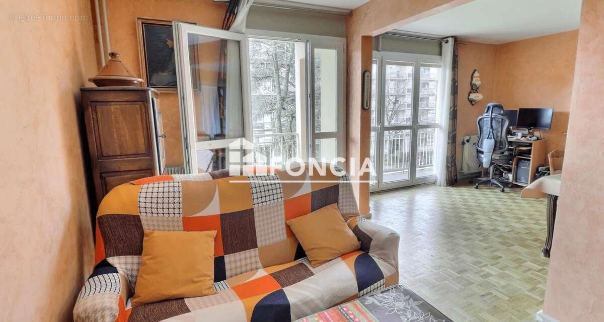Appartement à SAINTE-FOY-LES-LYON