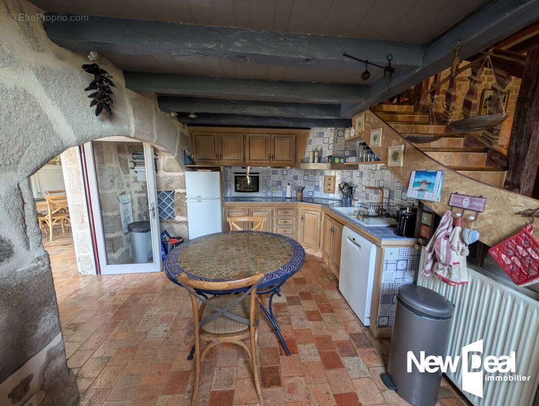 Maison à SERVIERES-LE-CHATEAU