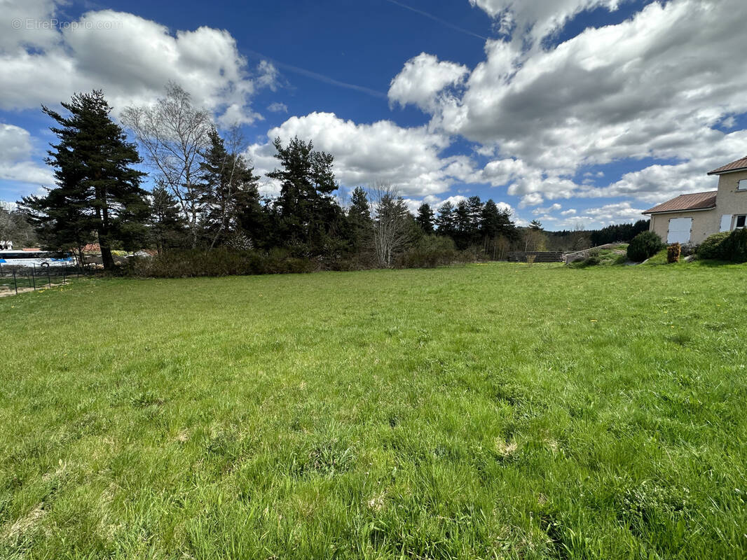 Terrain à LAPTE