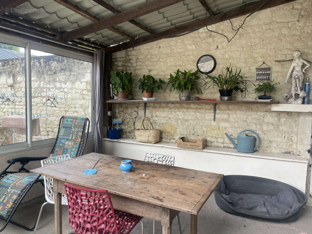 Maison à MONTS-SUR-GUESNES