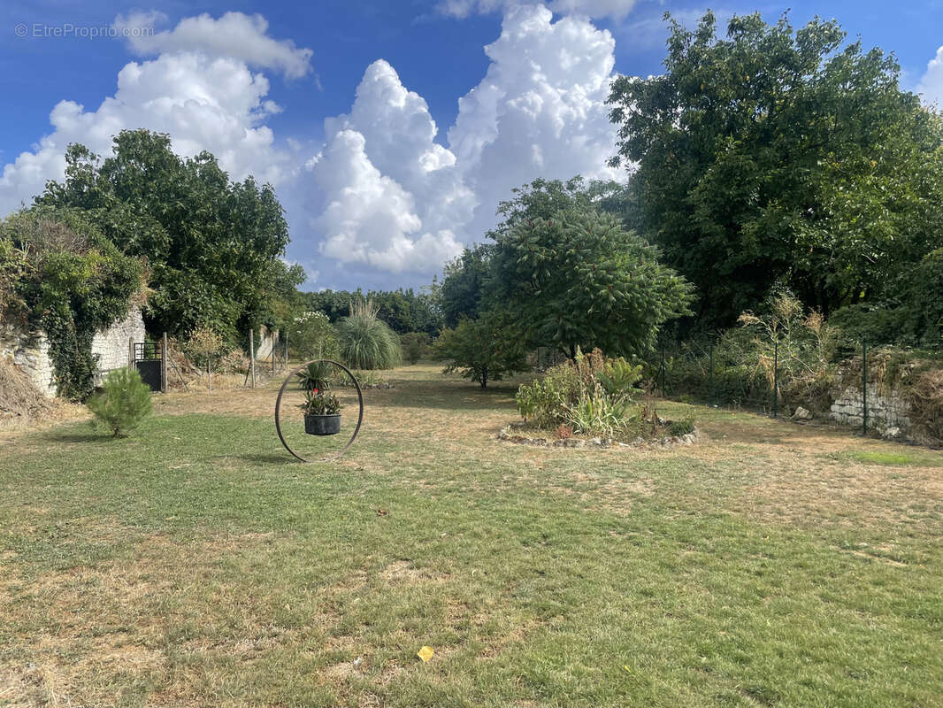 Maison à MONTS-SUR-GUESNES