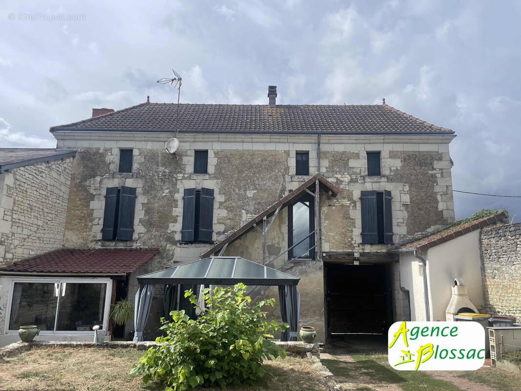 Maison à MONTS-SUR-GUESNES