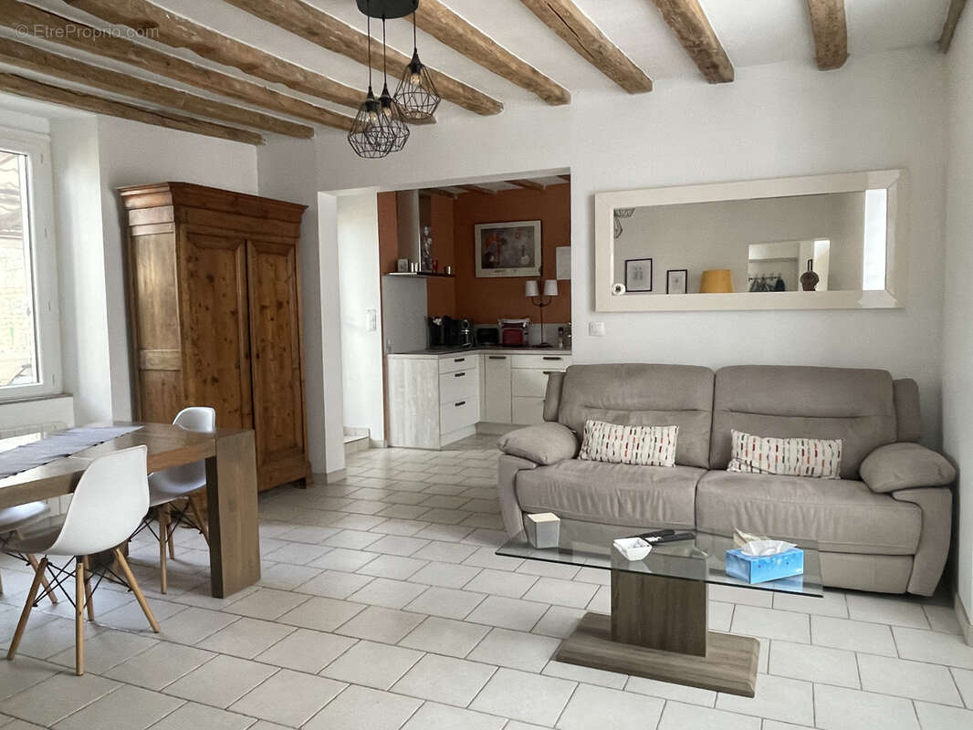 Maison à MONTS-SUR-GUESNES