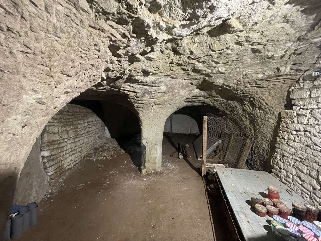 Maison à MONTS-SUR-GUESNES