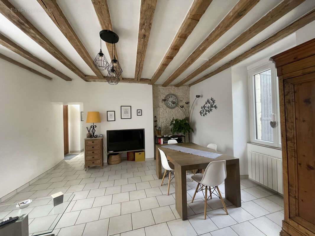 Maison à MONTS-SUR-GUESNES