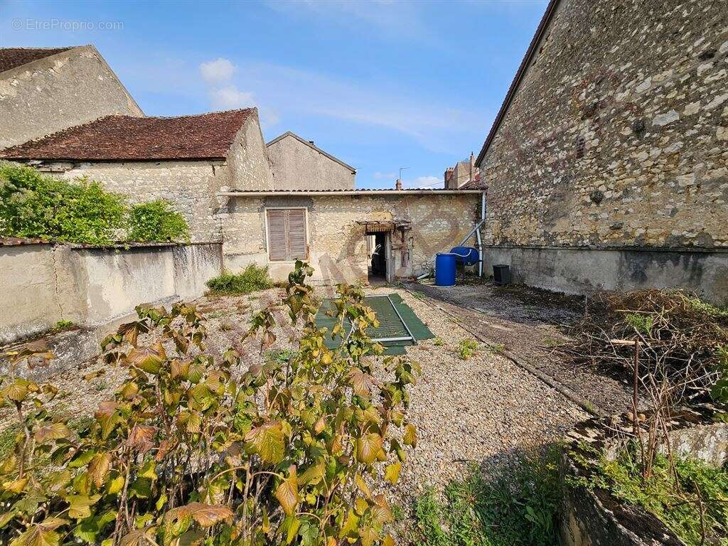 Maison à BRIENON-SUR-ARMANCON