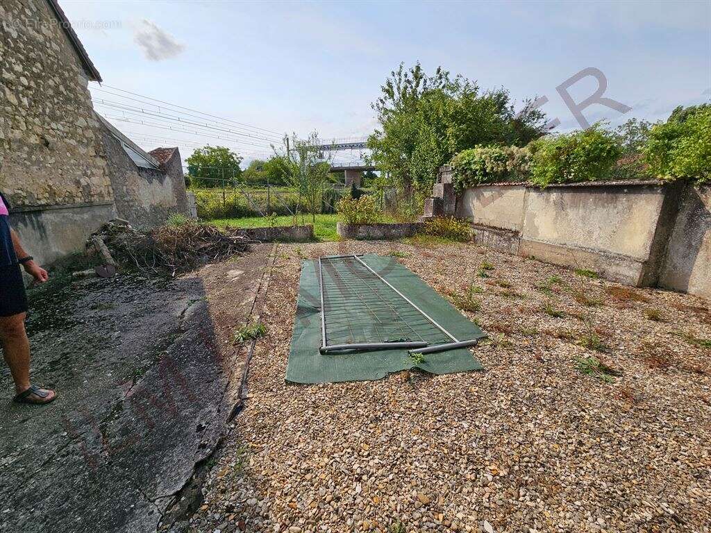 Maison à BRIENON-SUR-ARMANCON