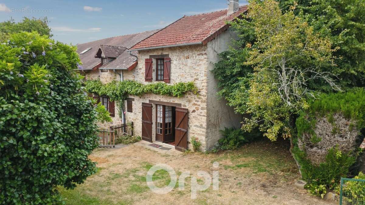 Maison à SAINT-LAURENT-LES-EGLISES
