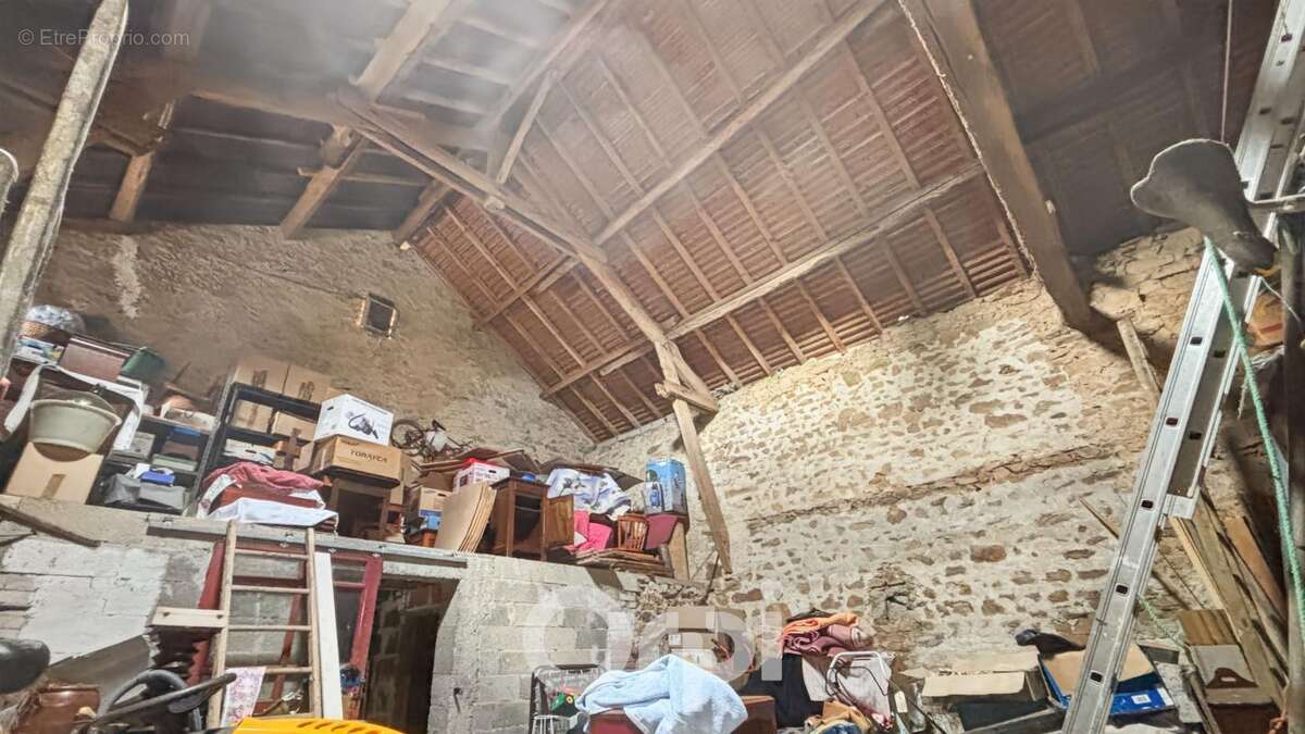 Maison à SAINT-LAURENT-LES-EGLISES