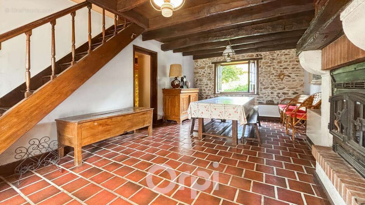 Maison à SAINT-LAURENT-LES-EGLISES