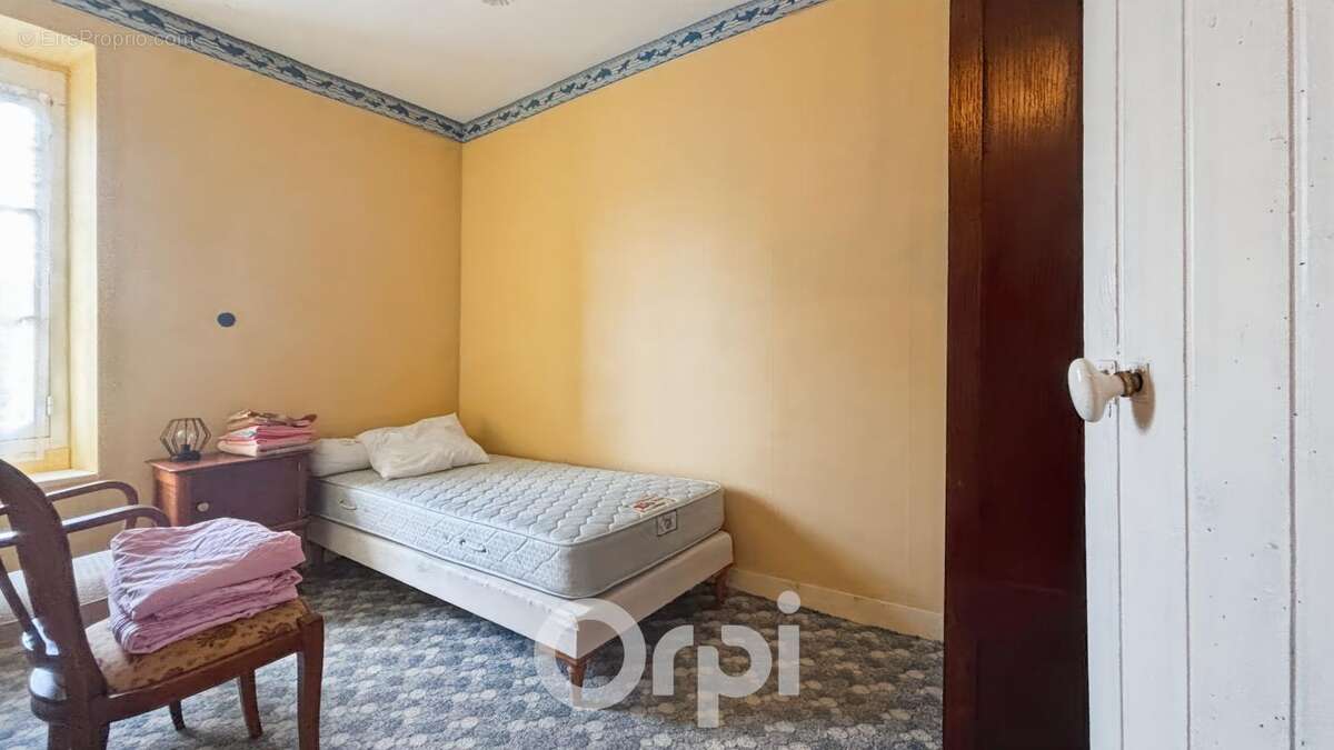 Maison à SAINT-LAURENT-LES-EGLISES