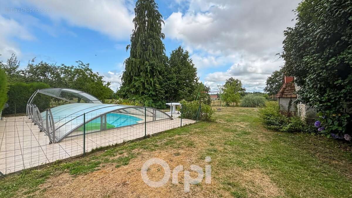 Maison à SAINT-LAURENT-LES-EGLISES