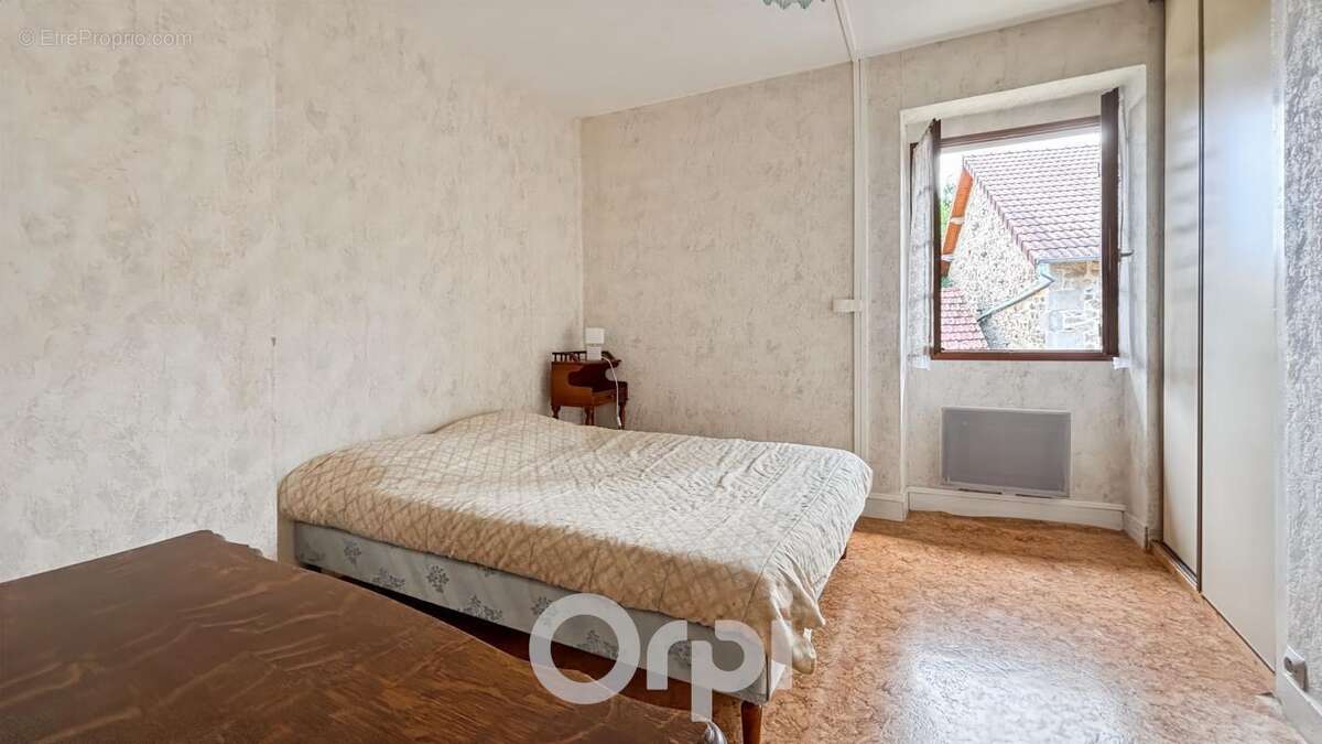 Maison à SAINT-LAURENT-LES-EGLISES