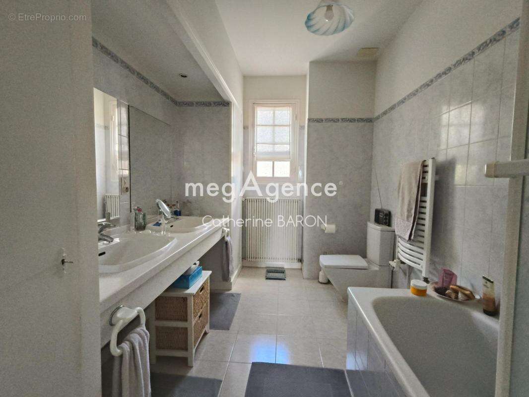 Maison à BEAUVAIS-SUR-MATHA