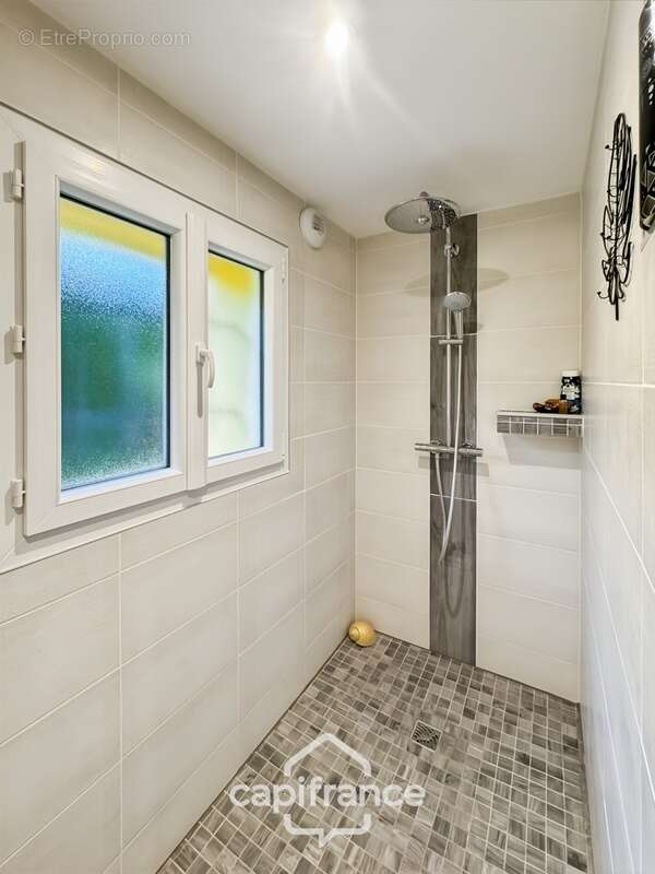 Maison à SAINT-JEAN-DE-MUZOLS