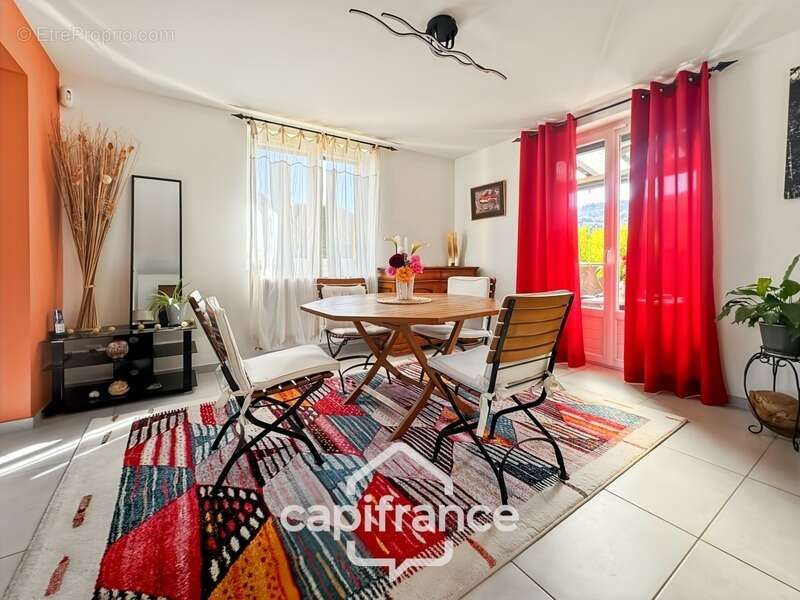 Maison à SAINT-JEAN-DE-MUZOLS