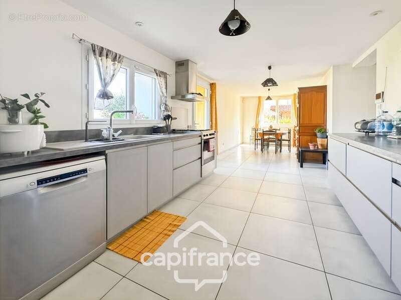 Maison à SAINT-JEAN-DE-MUZOLS