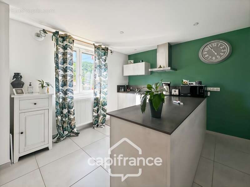 Maison à SAINT-JEAN-DE-MUZOLS