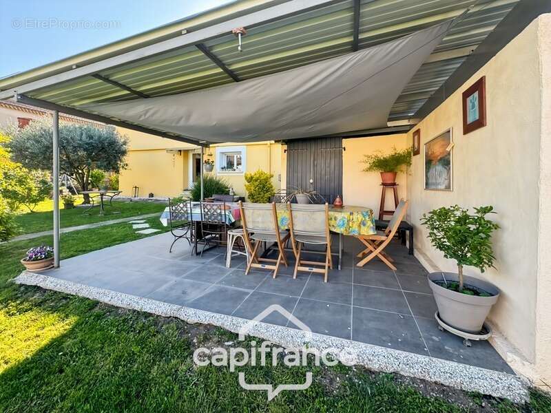 Maison à SAINT-JEAN-DE-MUZOLS