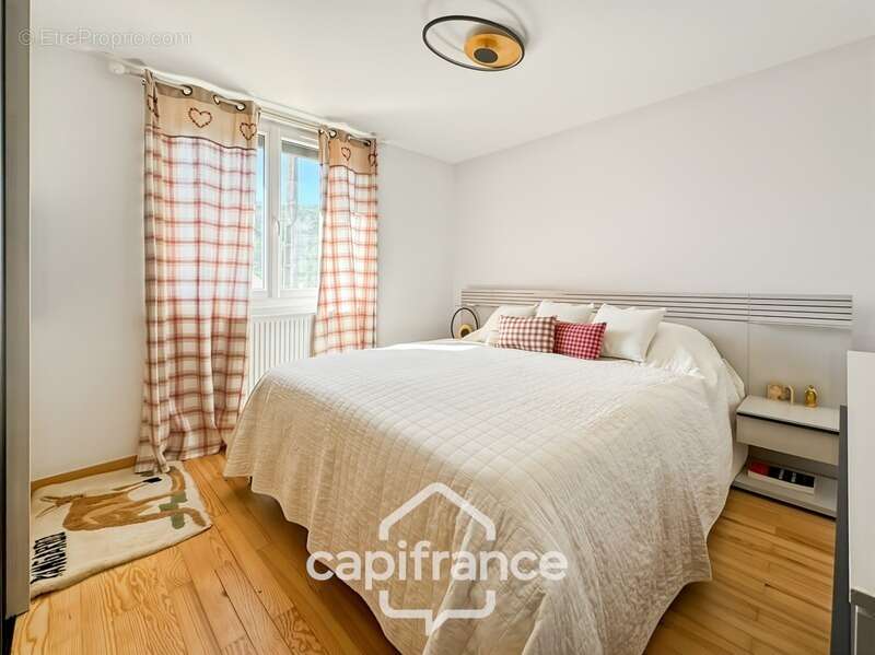 Maison à SAINT-JEAN-DE-MUZOLS