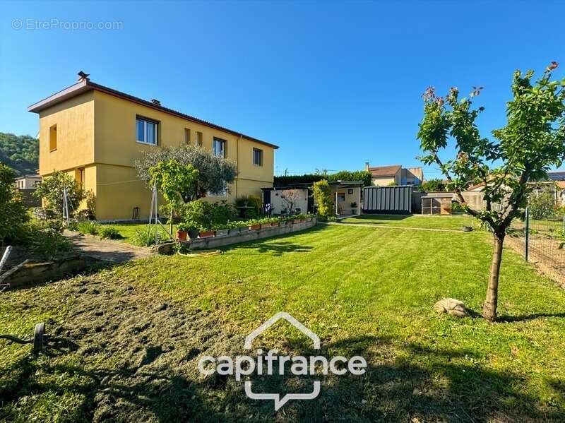 Maison à SAINT-JEAN-DE-MUZOLS