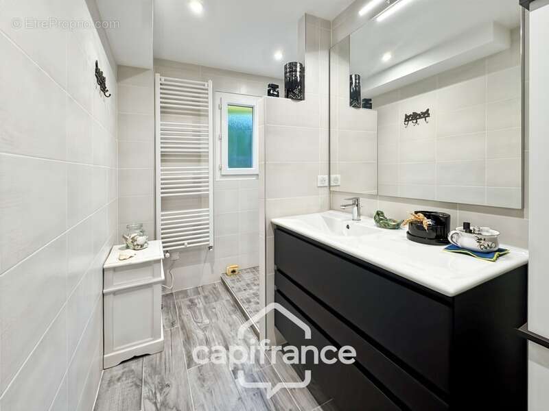 Maison à SAINT-JEAN-DE-MUZOLS