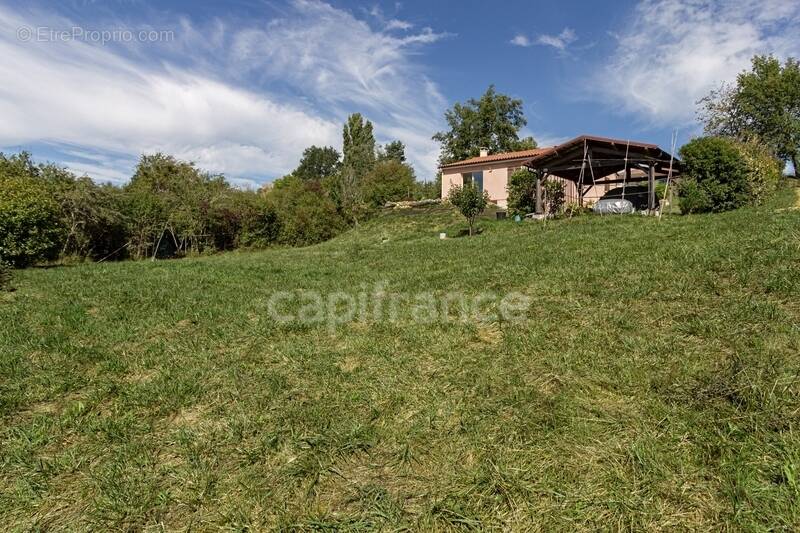 Maison à NOTRE-DAME-DE-SANILHAC