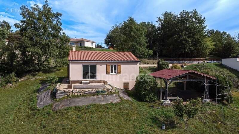 Maison à NOTRE-DAME-DE-SANILHAC