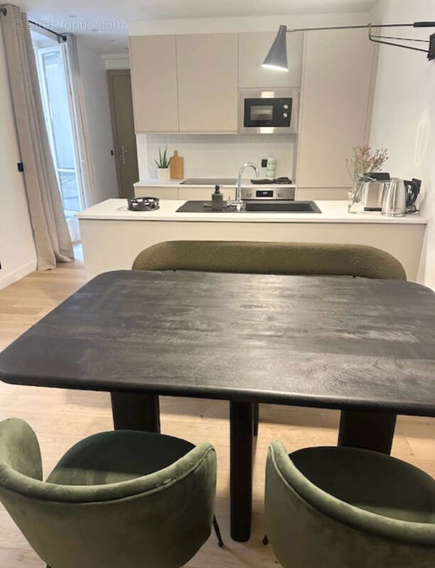 Appartement à PARIS-16E