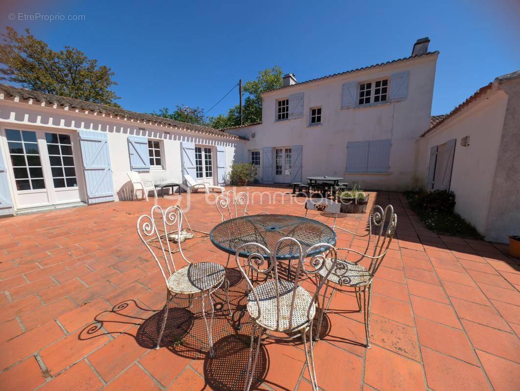 Maison à LA CHAPELLE-BASSE-MER