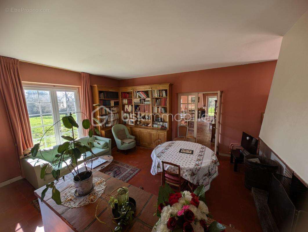 Maison à LA CHAPELLE-BASSE-MER