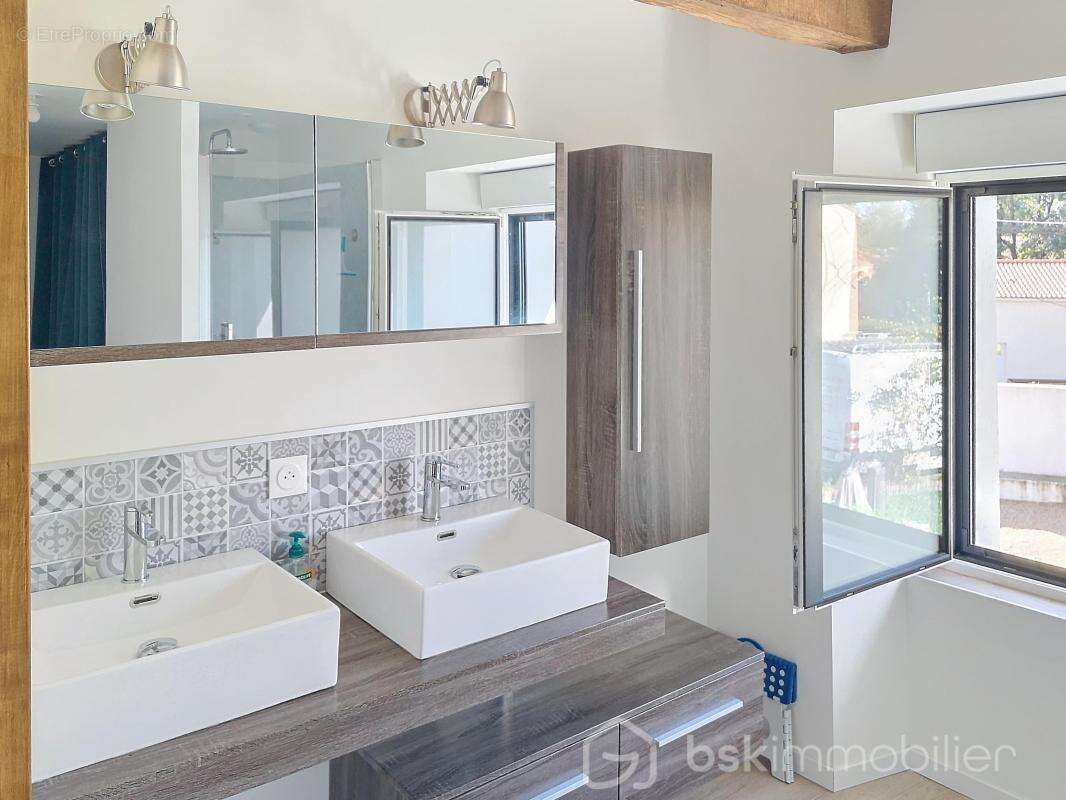 Maison à BELLEVILLE-SUR-VIE